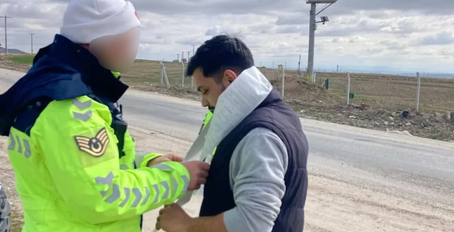 İnegöllü sürücü kesilen cezayı boynuna doladı