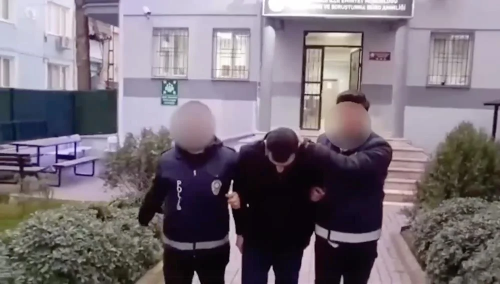 Aranan 2 kişi kıskıvrak yakalandı!