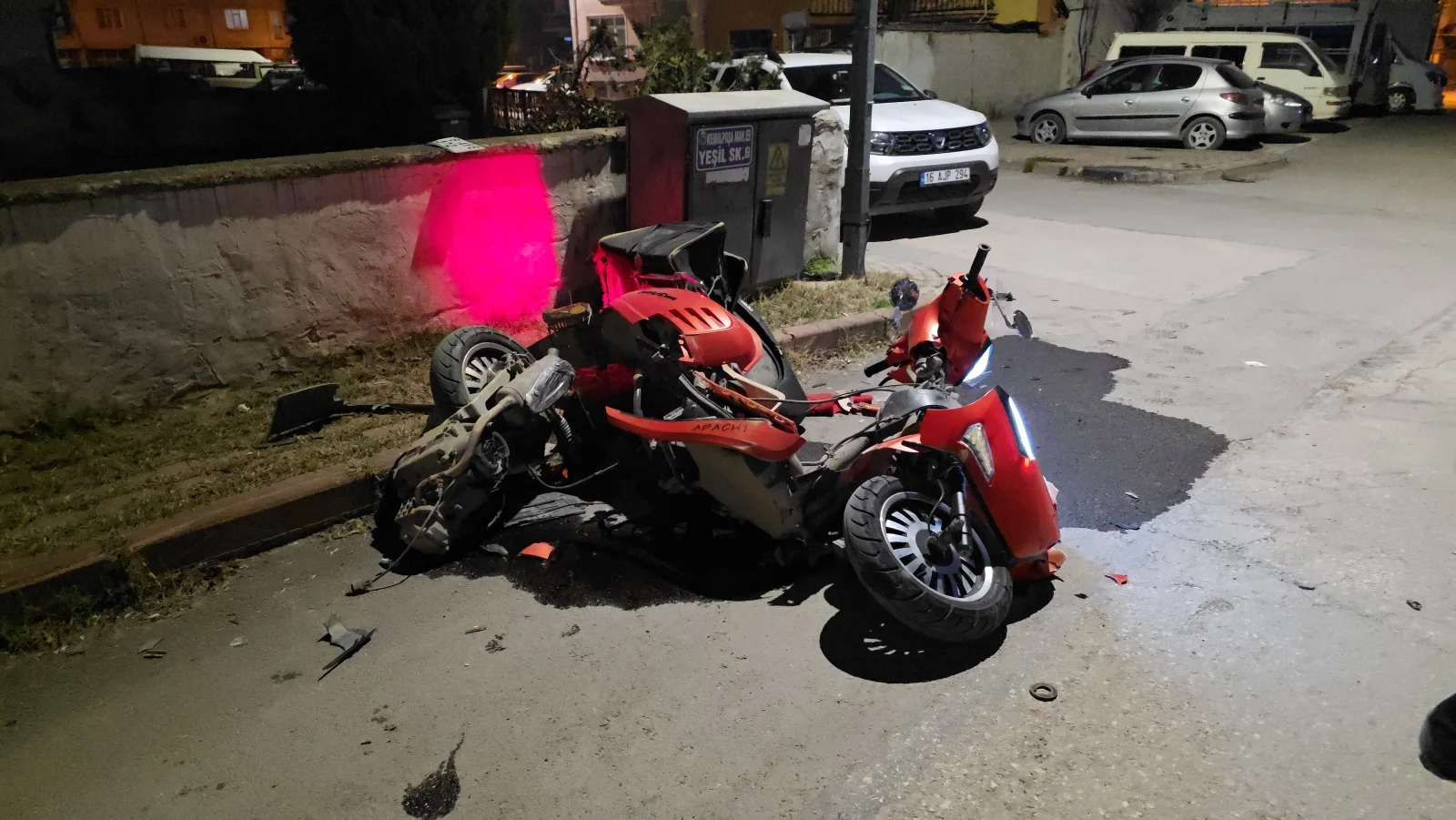 İnegöl'de iftar saati kaza, motosiklet sürücüsü ağır yaralandı