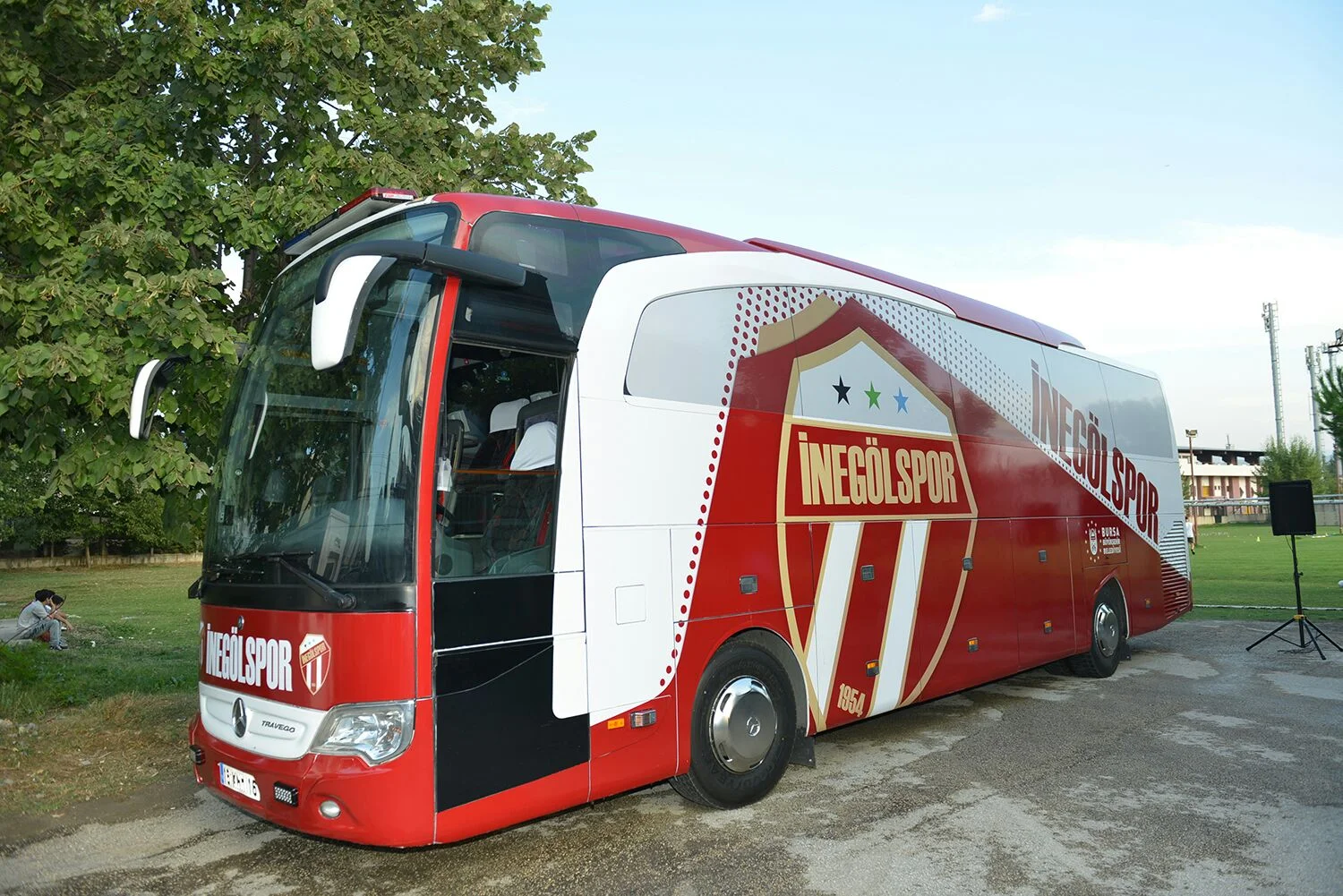 İnegölspor’un otobüsü ait olduğu yerde