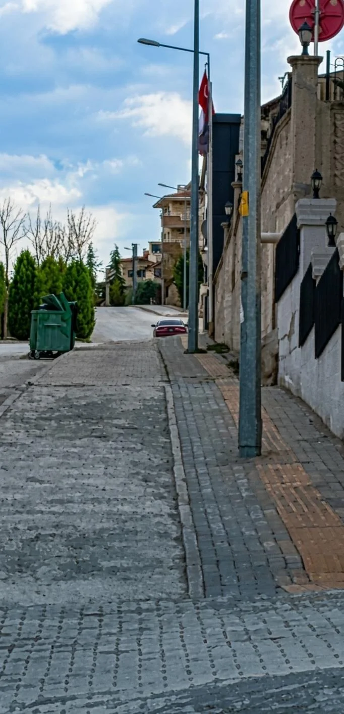 Alanyurt’ta engelli kaldırımında dikkat çeken detay