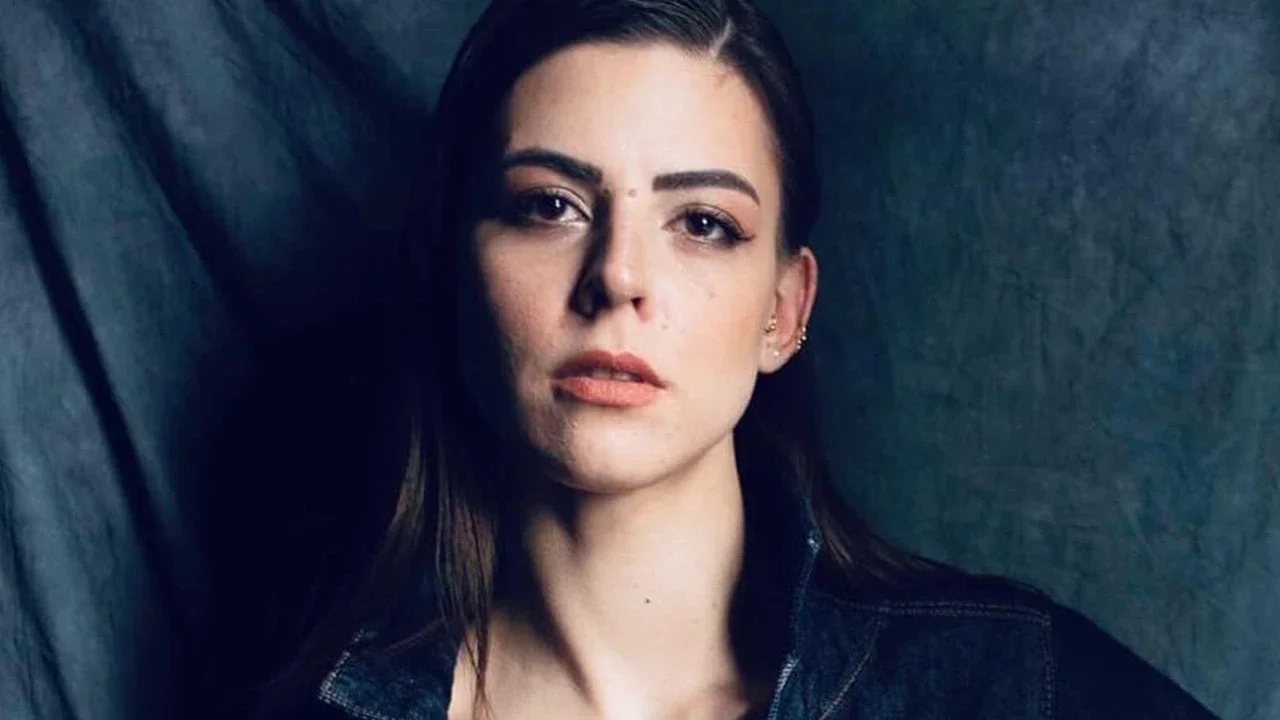 Veliaht dizisinin Firuze’si Naz Özgülüş kimdir, rolü ne