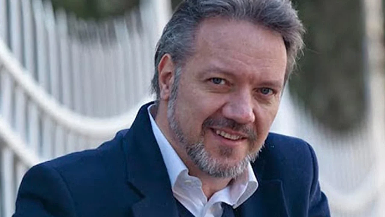 Arka Sokaklar’a Emekli Başsavcı Fevzi rolüyle Murat Serezli