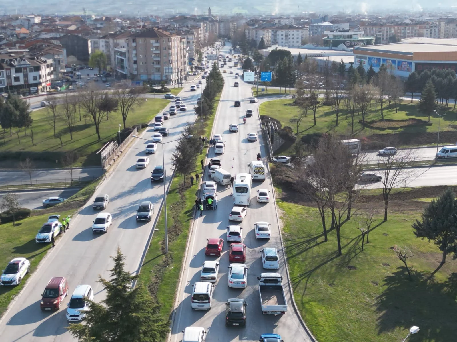 İnegöl’de Zincirleme Kaza Trafik Kilitlendi