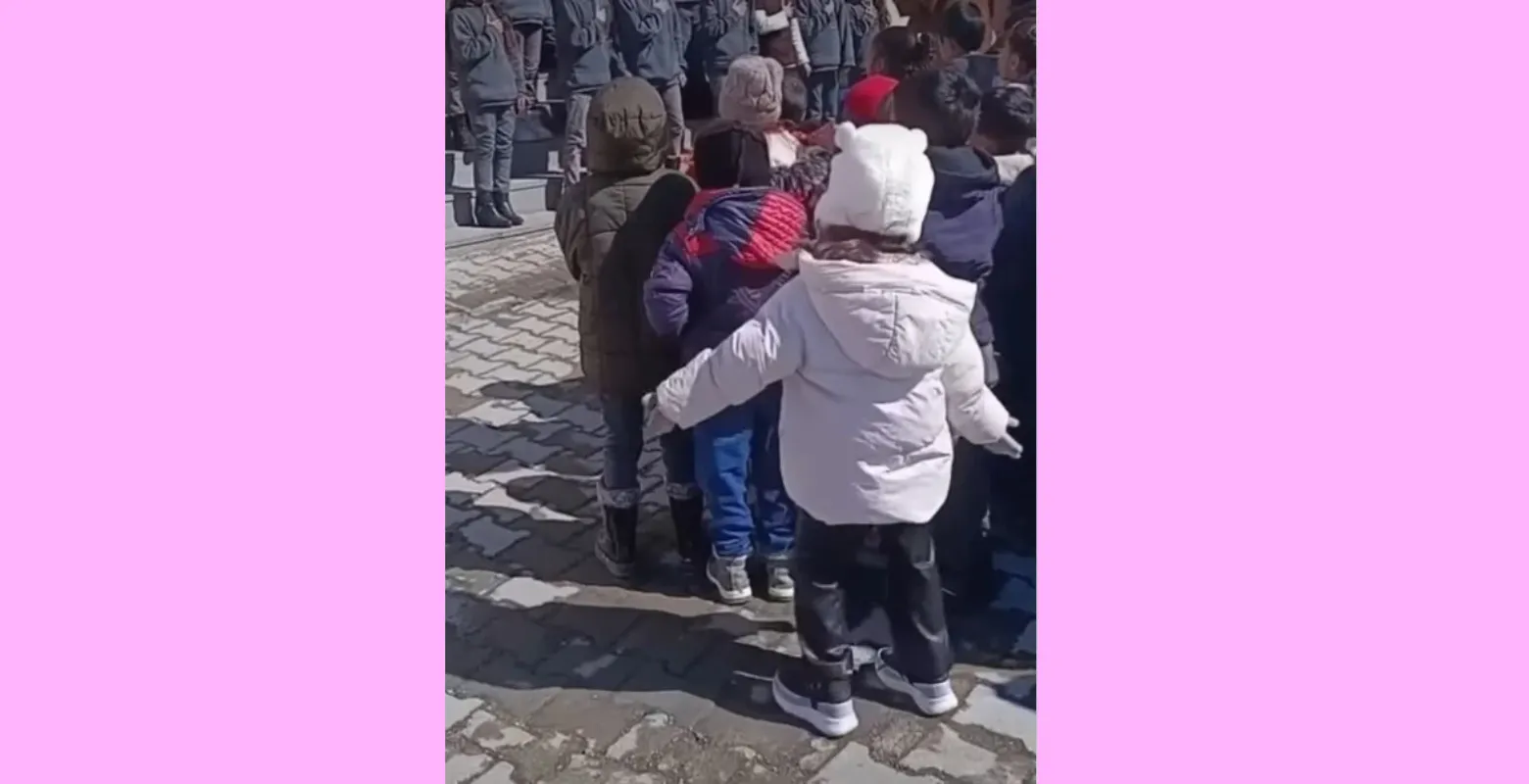 İlahi eşliğinde dans eden miniğin görüntüleri viral oldu
