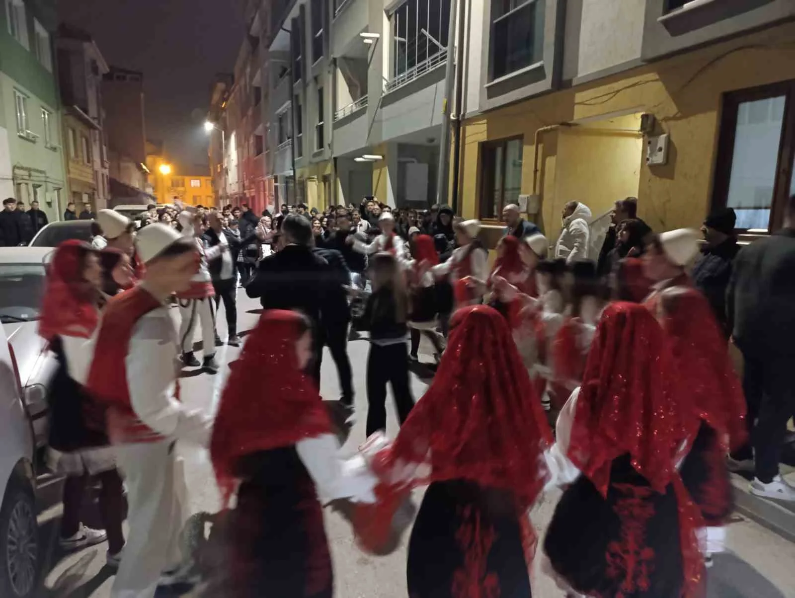 İnegöl’de Ramazan sahurunda sokaklar Rumeli ezgileriyle şenlendi