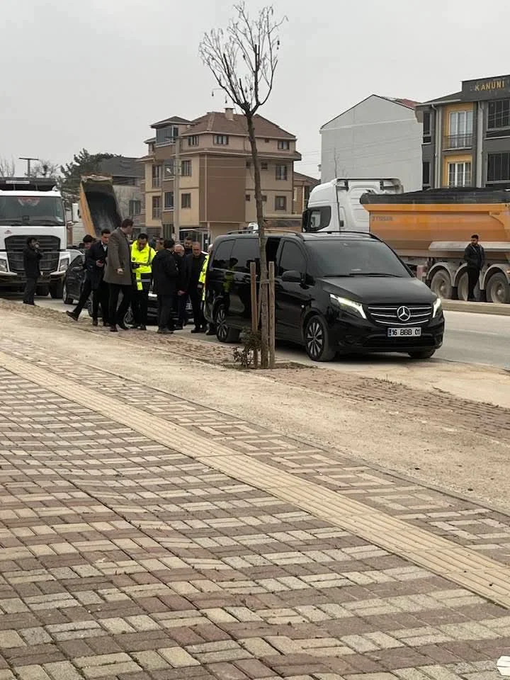 Bozbey İnegöl'de o caddeyi yerinde inceledi