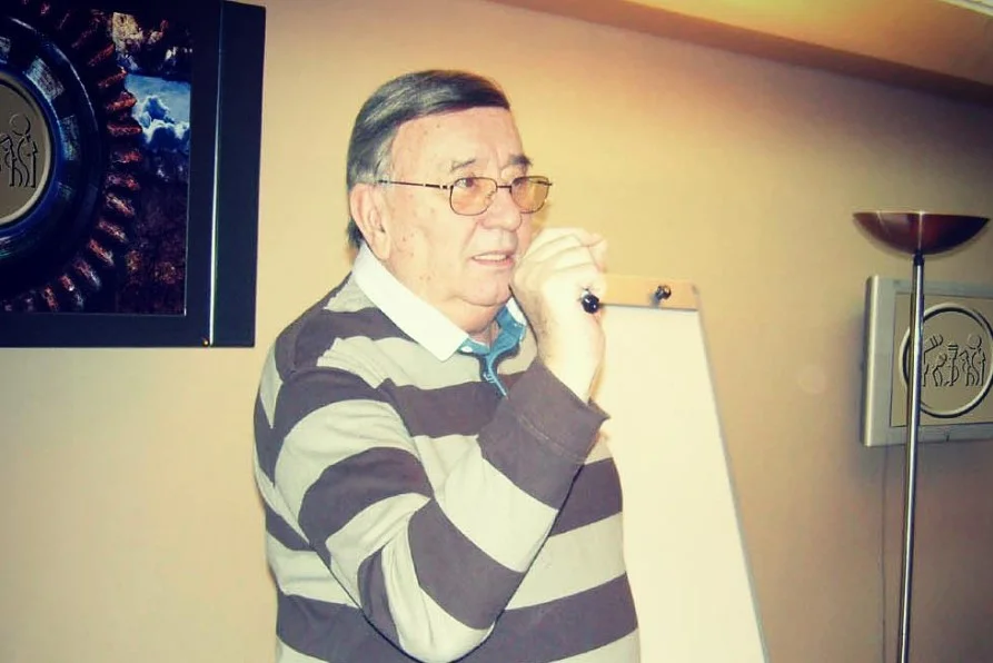 Bülent Özveren kimdir? TRT ve Eurovision’un sesi