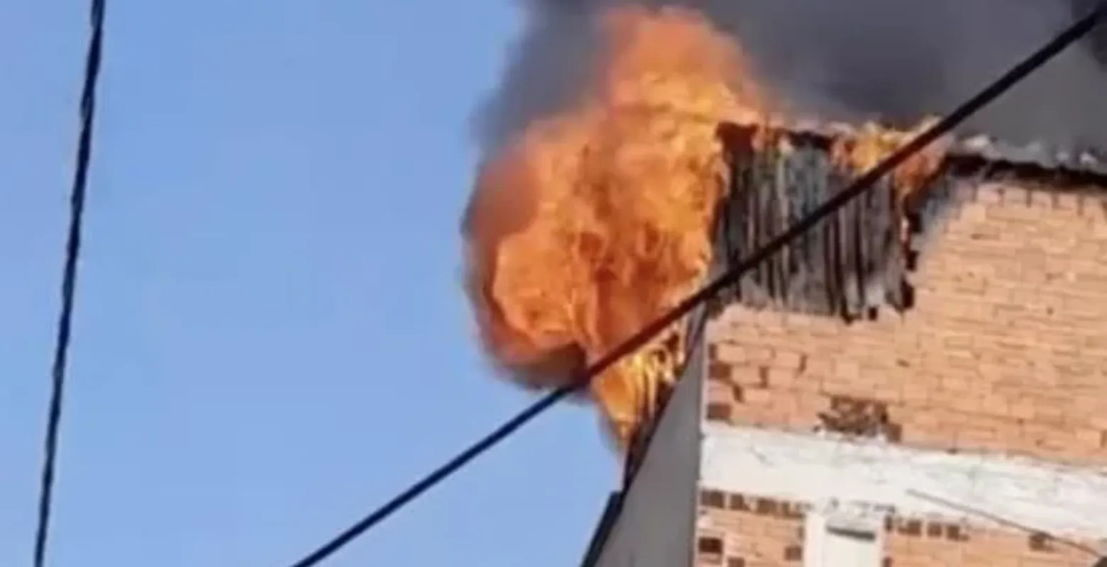 Korkutan yangında mahalleli sokağa döküldü