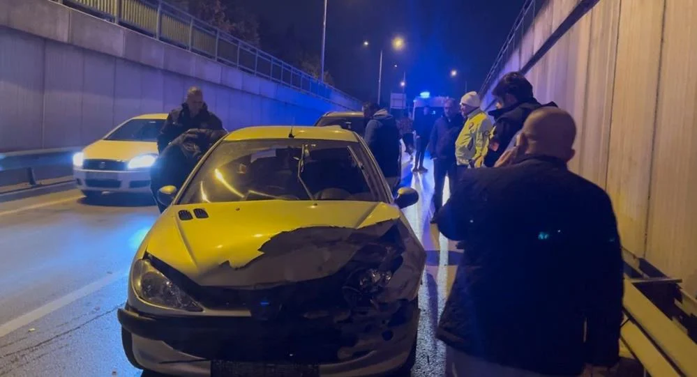 3 kişinin yaralandığı feci kazada kavgaya tutuştular