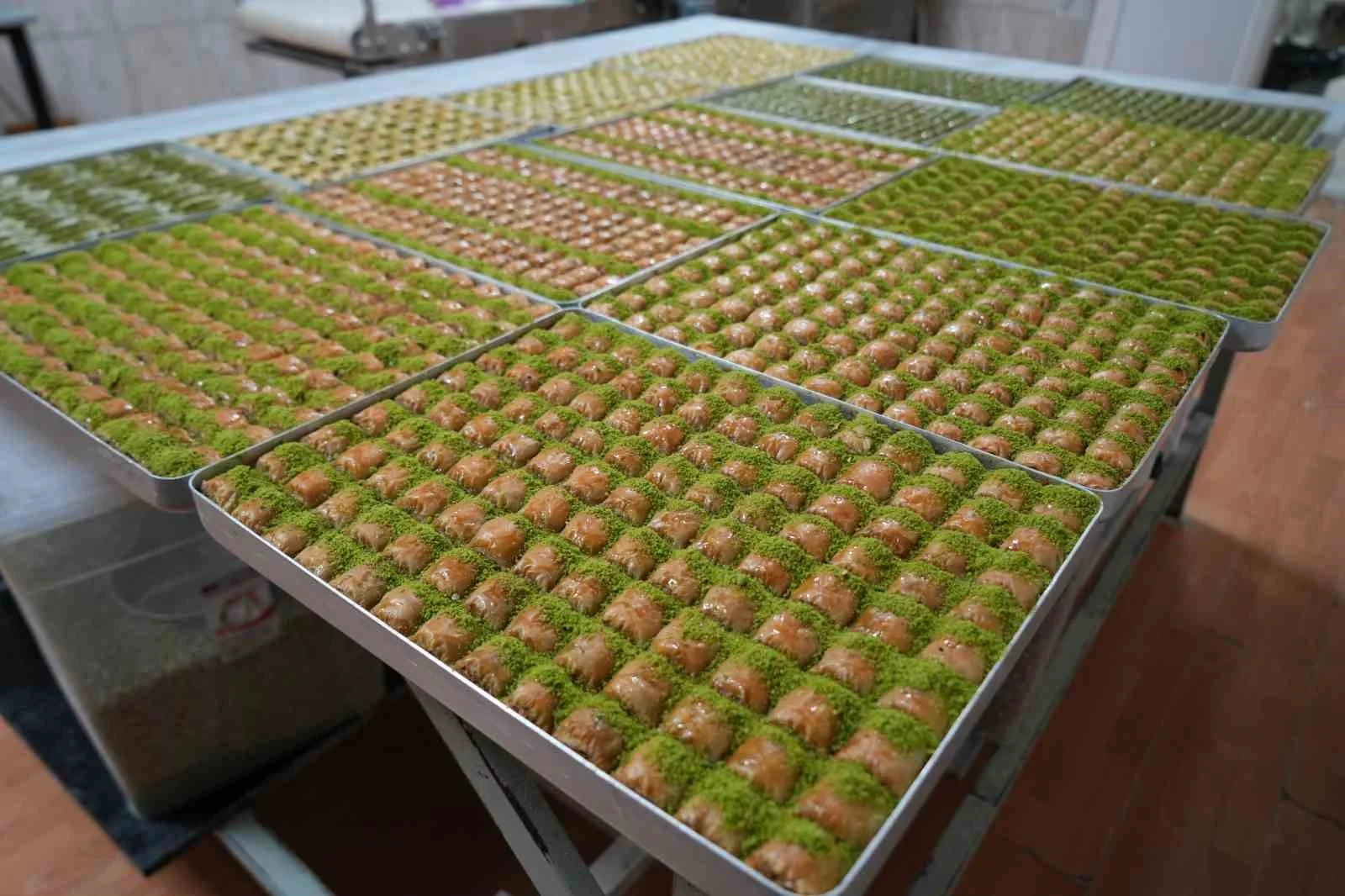 Baklavacılar mesaiyi artırdı, fıstık fiyatı damga vurdu