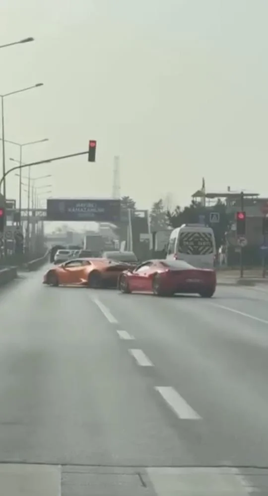 Polis kural tanımayan Ferrari ve Lamborghini sürücülerini affetmedi
