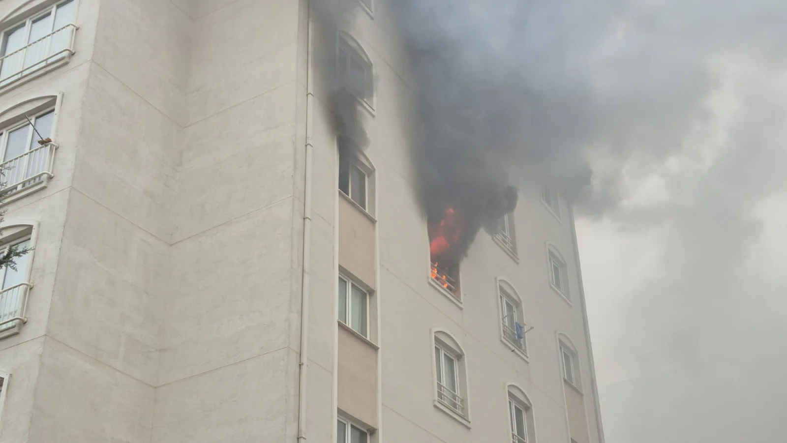 Bayram öncesi evleri alevlere teslim oldu