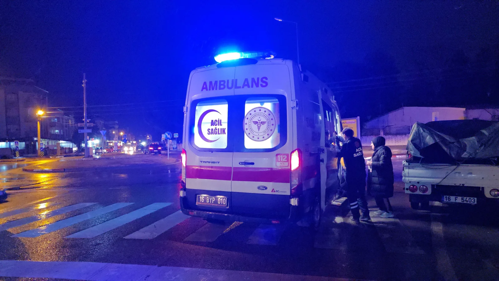 İnegöl'de yaya geçidinde otomobil çarptı