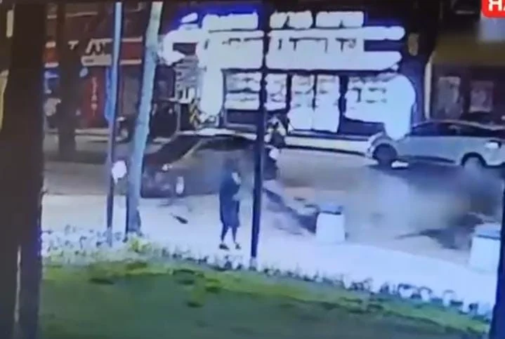 Metrelerce sürüklenen sürücü ağır yaralandı