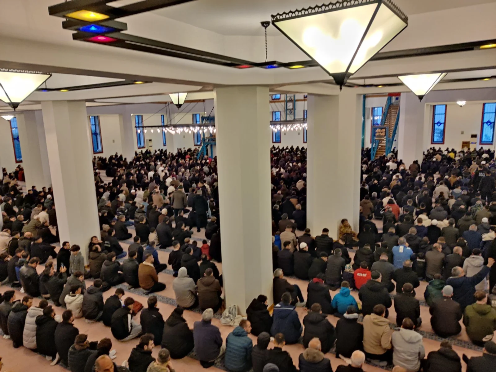 İnegöl’de binlerce kişi Ramazan Bayramı namazında buluştu