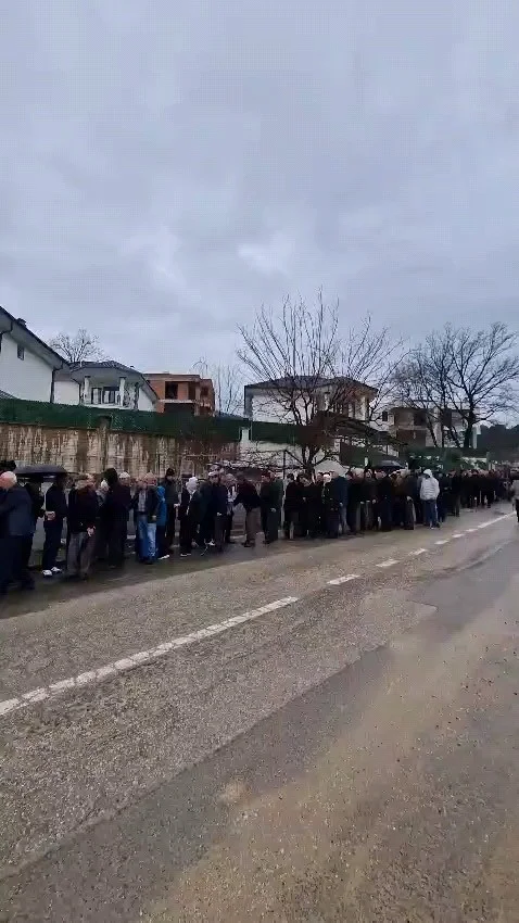 İnegöl'de devasa bayramlaşma kuyruğu!