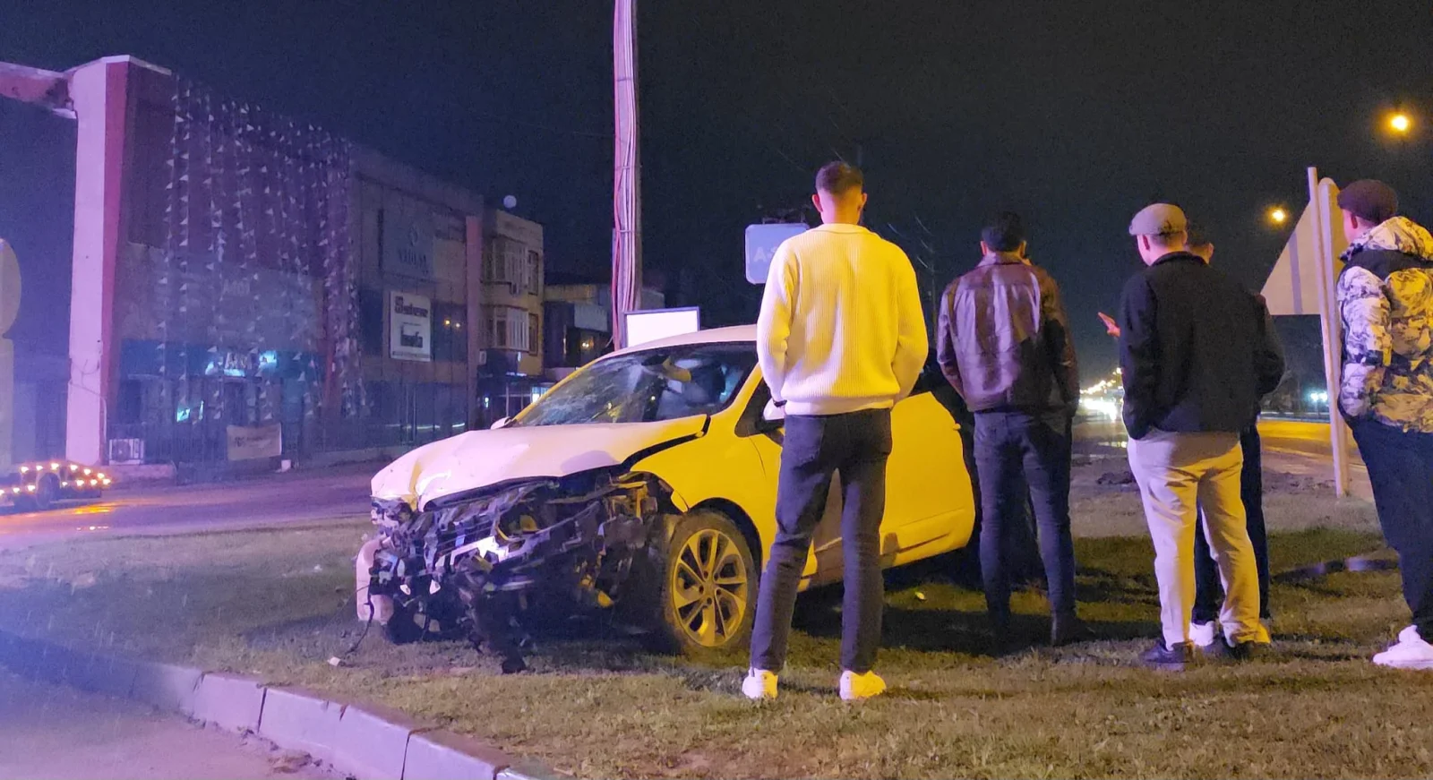 İnegöl'de kaza sonrası araba paramparça oldu