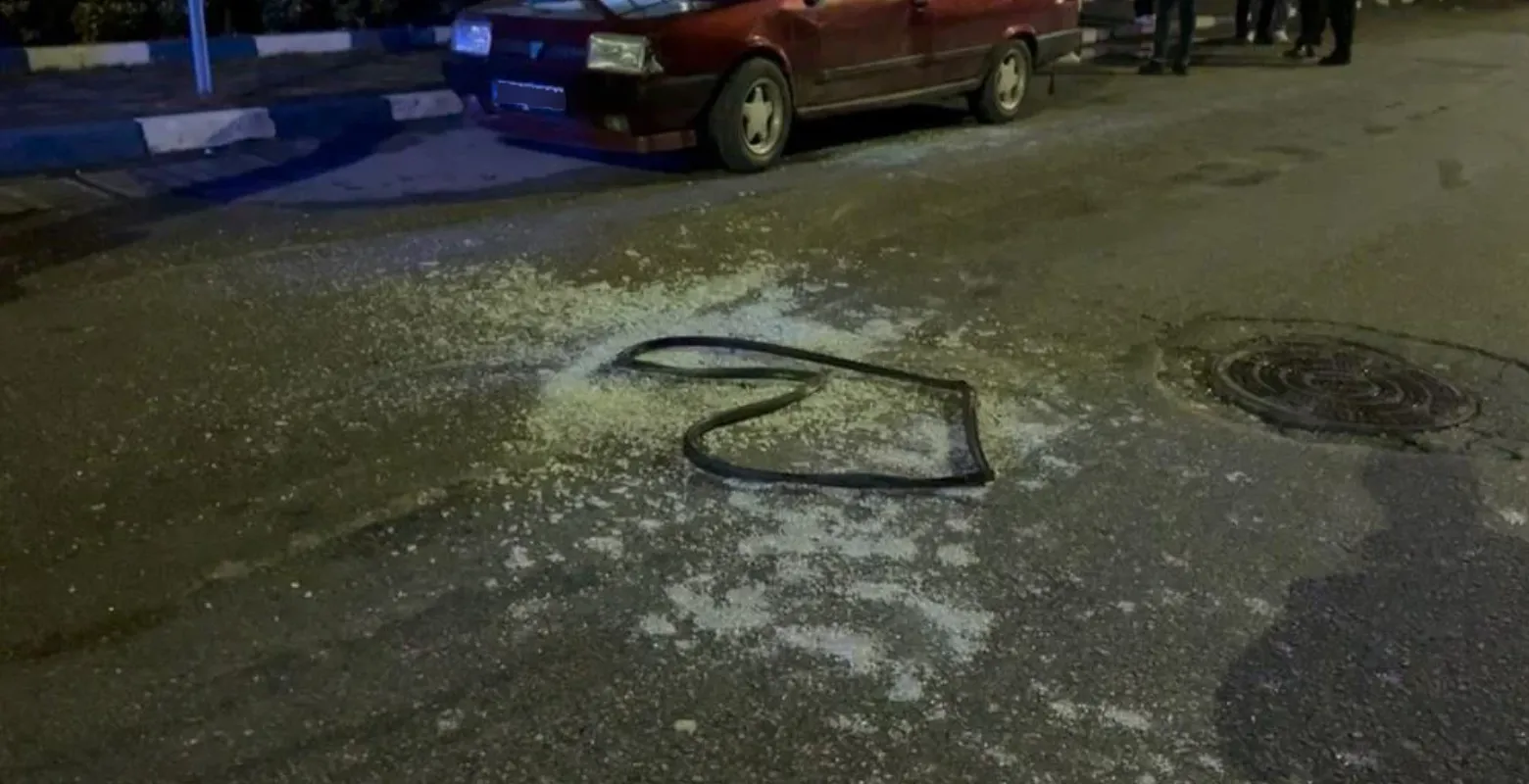 Sinir krizi geçirdi, aracını parçaladı!