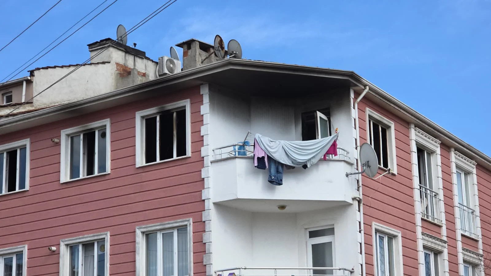 İnegöl’de korkutan yangın! Birinin durumu ağır 2 yaralı