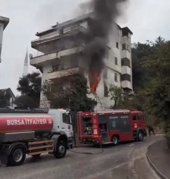 Korkutan yangında mahalle ayağa kalktı!