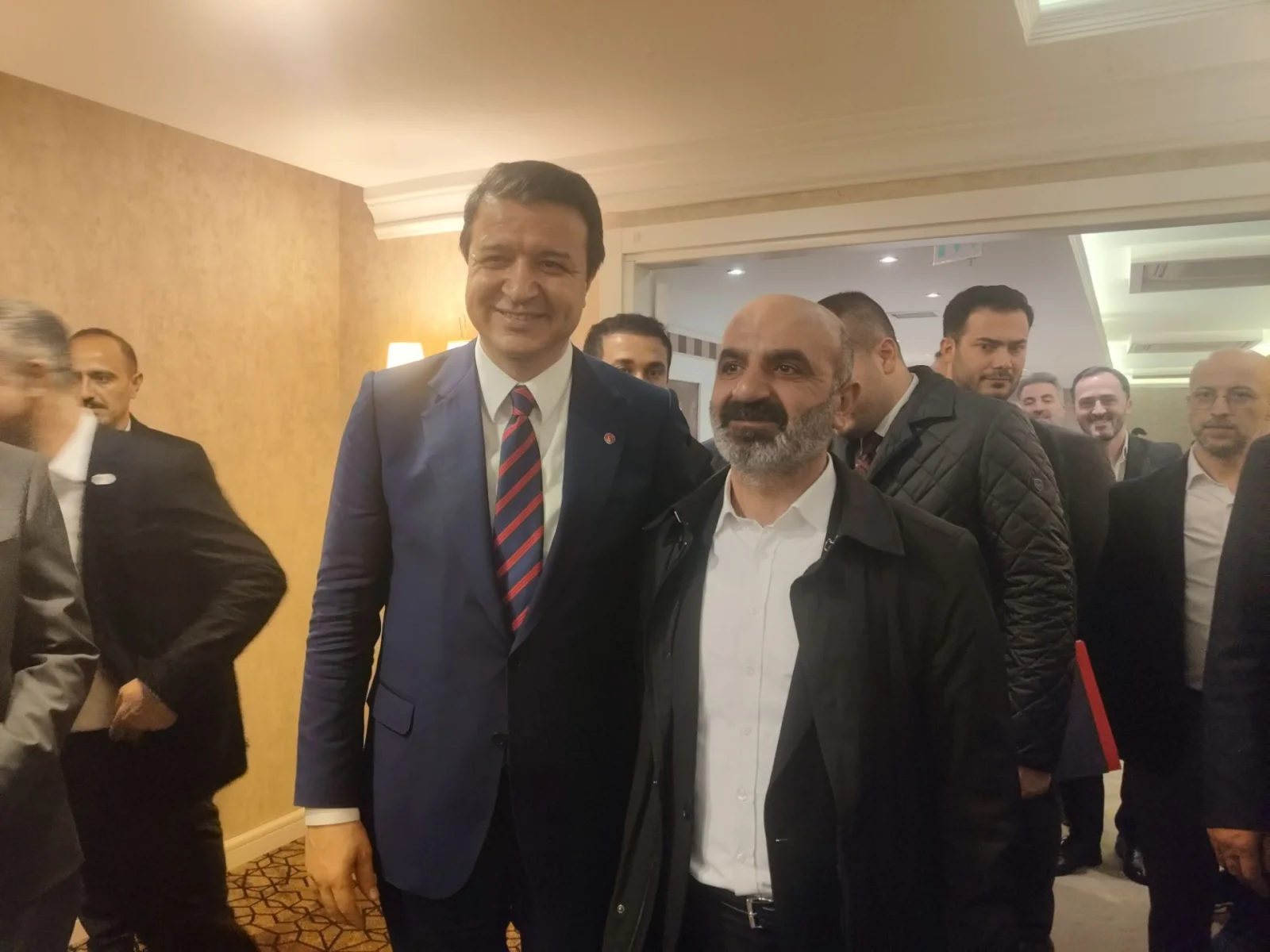 Mahmut Arıkan İnegöl’de eski arkadaşını yıllar sonra gördü