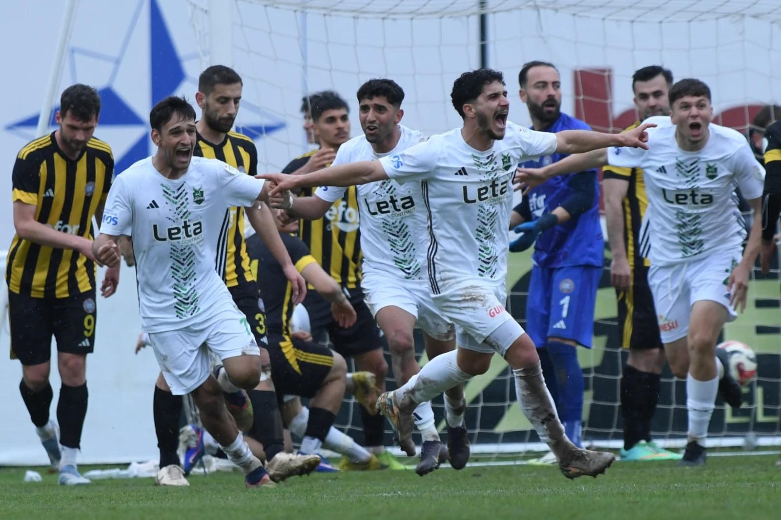 Kafkasspor'da şampiyonluğa 3 kaldı