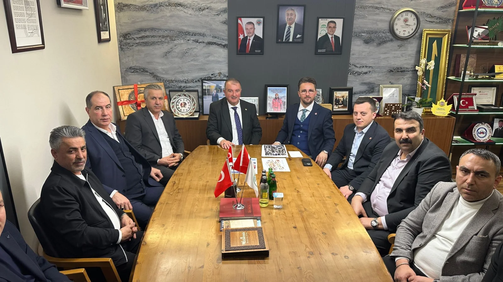 İnegöl Mobilyacılar Odası’nda kritik görüşme