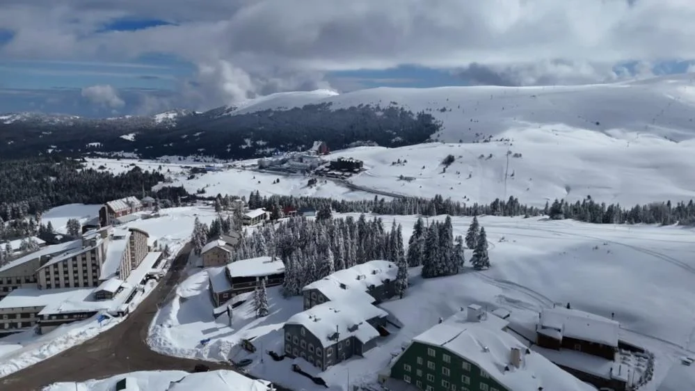 Nisan ayında 2 metrelik kar sürprizi