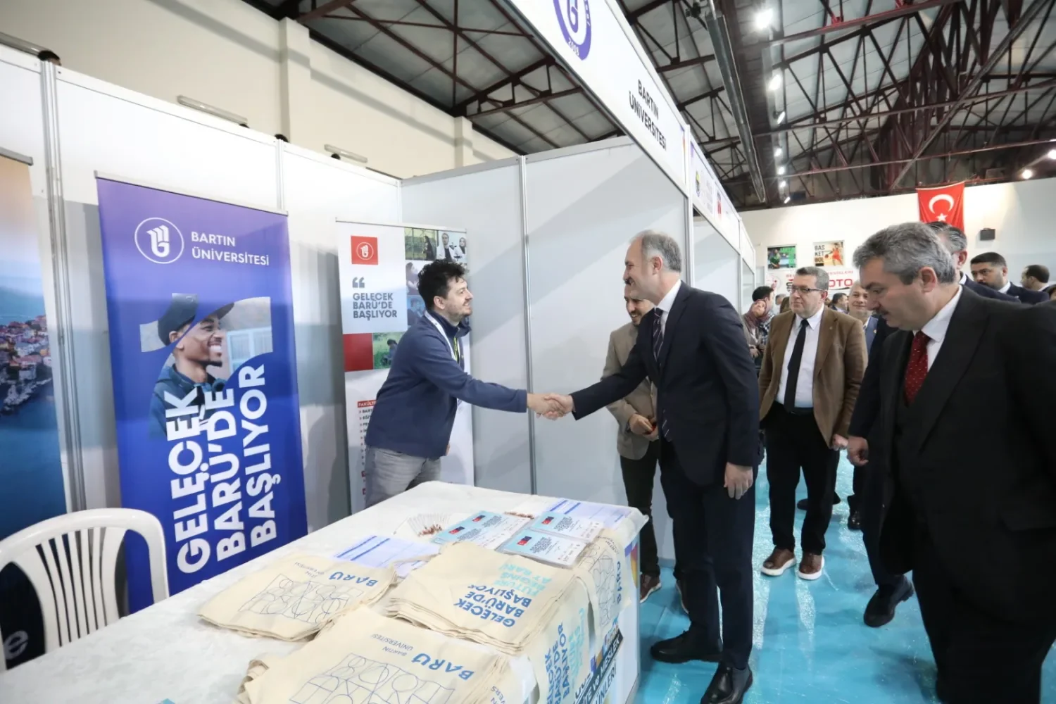 İnegöl’de 8. Üniversite ve Meslek Tanıtım Günleri açıldı