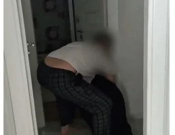 Eşini Başka Kadınla Yakaladı!