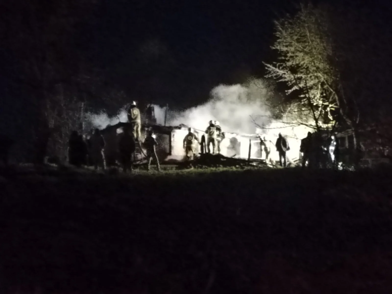 İnegöl Cemiyet Mahallesi’nde iki katlı ev küle döndü