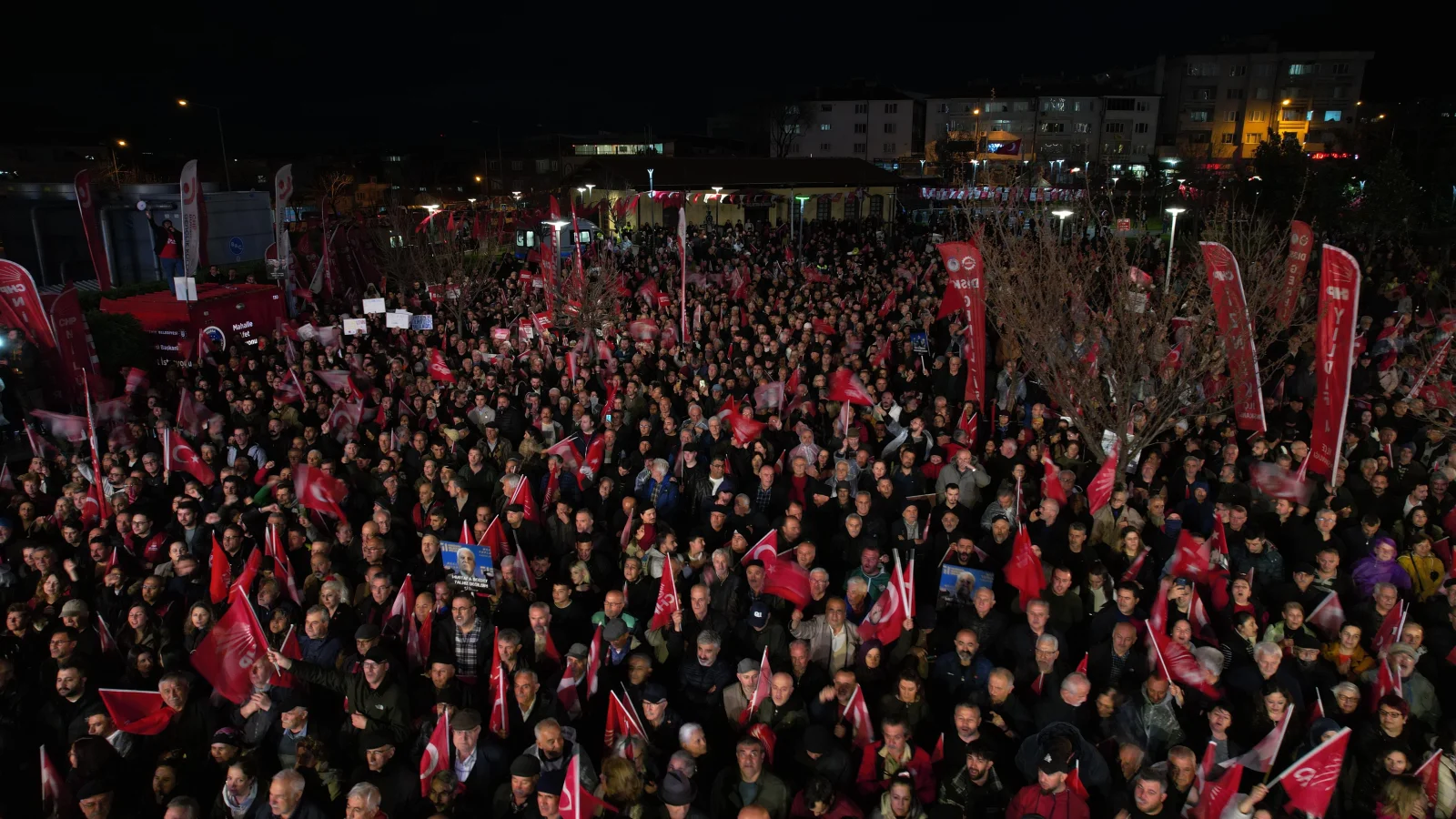 Özgür Özel’den Bursa mitinginde Bozbey davası çağrısı