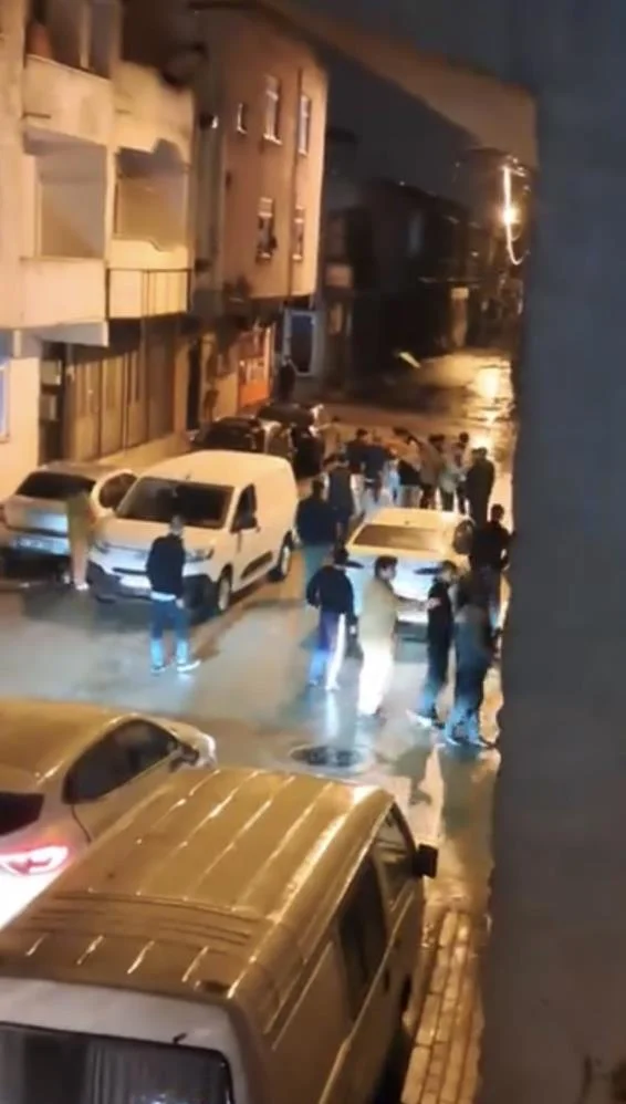 Sokak ortasına meydan muharebesi gibi kavga
