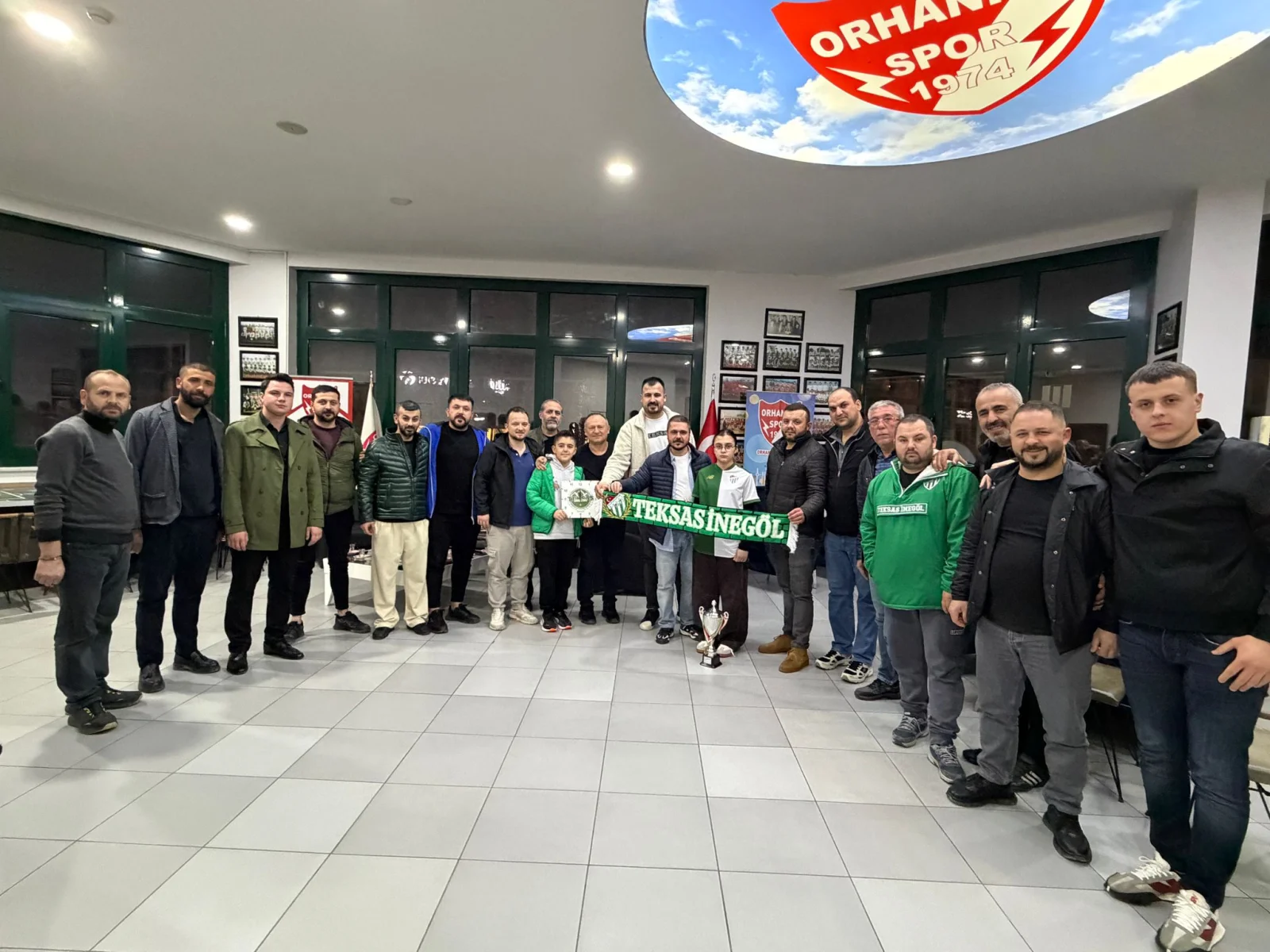 İnegöl’de Avrupa şampiyonu satranççı Zeynep Sönmez’e ödül