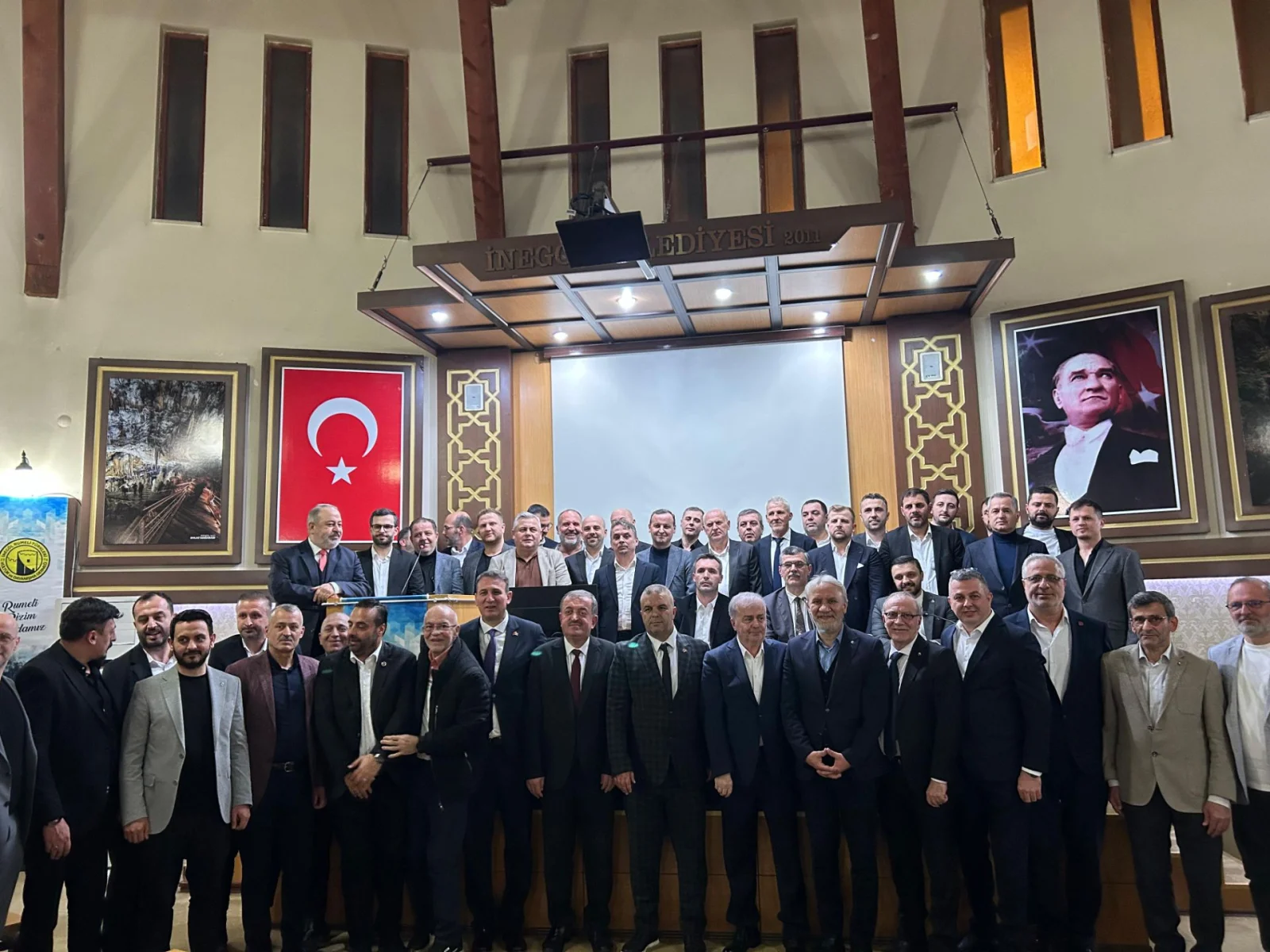İnegöl Rumeli Türkleri Derneği’nde Serkan Ay güven tazeledi