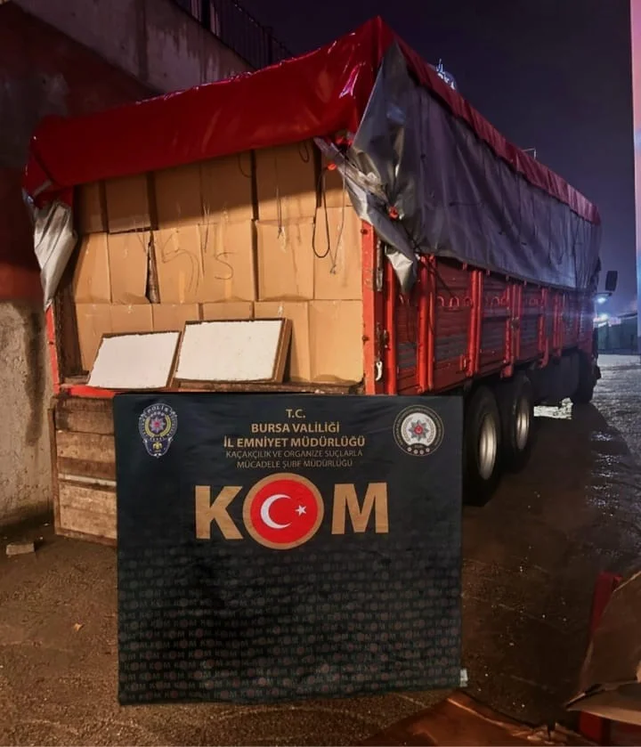 Araçtan milyonlarca makaron çıktı