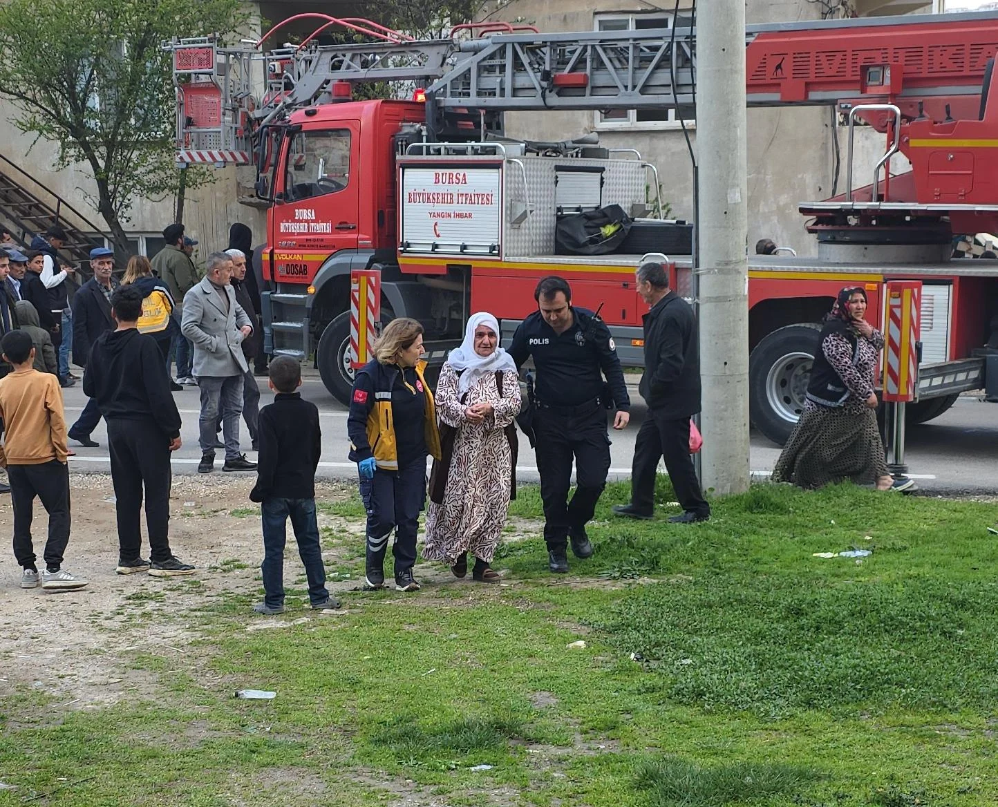 İnegöl'de korku dolu anlar! Mahalle sokağa döküldü
