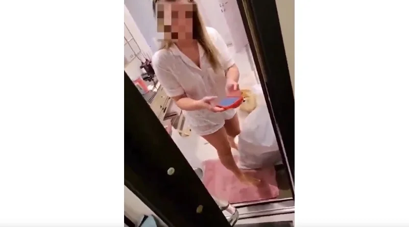 Kapıyı açan kadın öyle bir şey istedi ki! Kurye gözlerine inanamadı