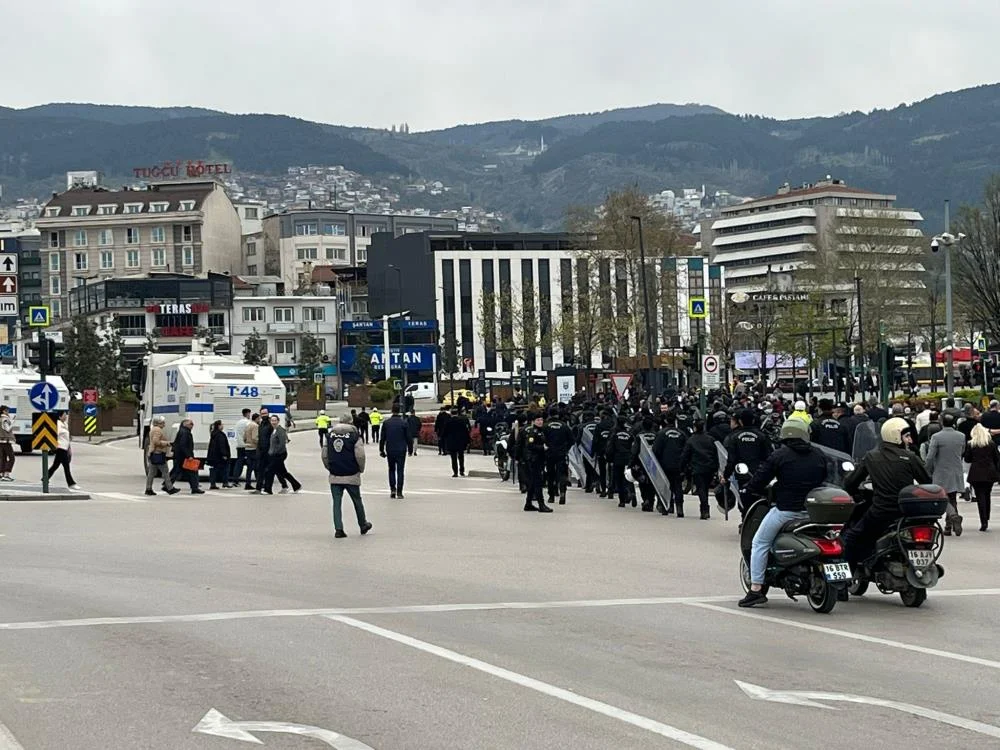 Ankara Caddesi'nde CHP eylemine polis müdahalesi!