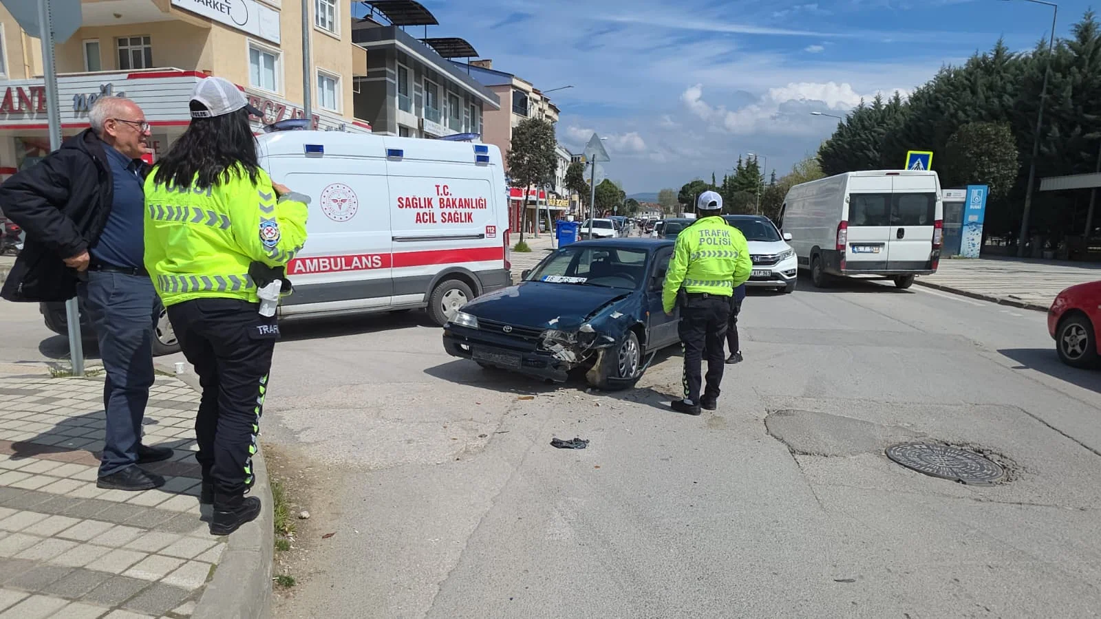 Hastane kavşağında korkutan kaza!