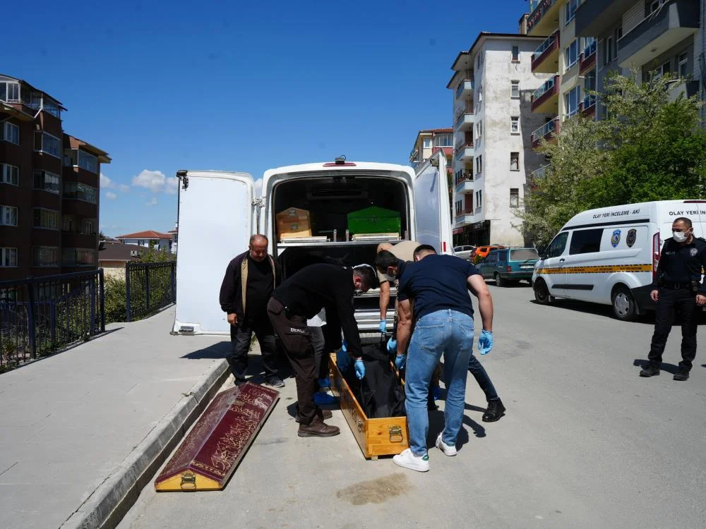 Hamile eşini öldürüp 8 gün cesetle yaşadı!