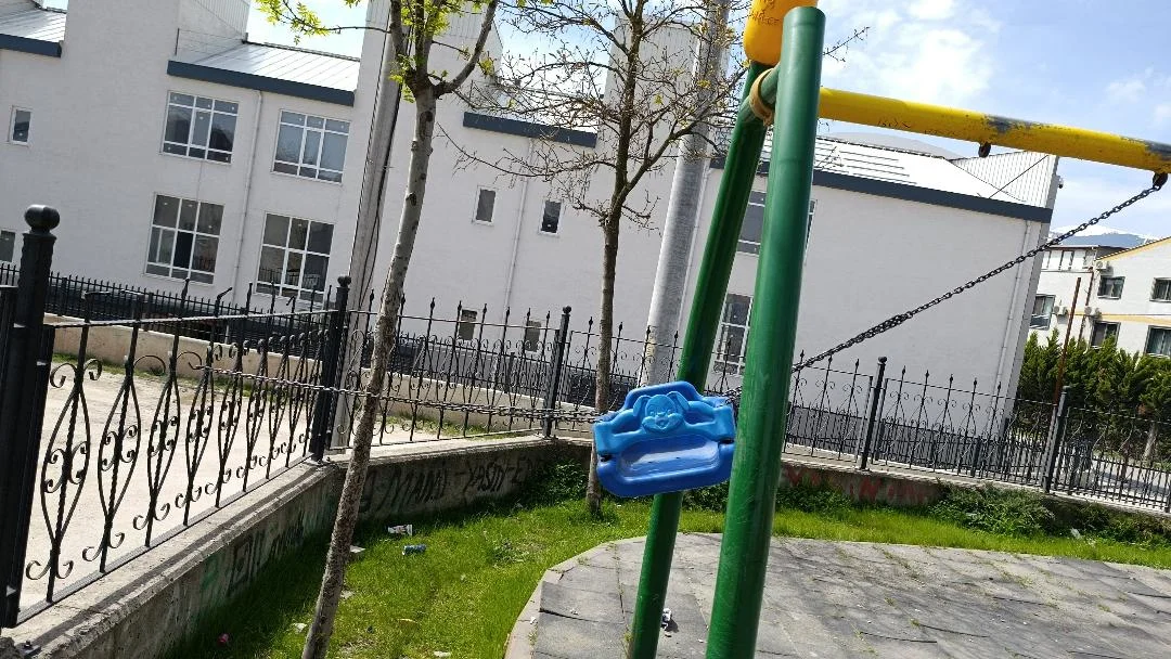 İnegöl'de çocuk parkı tehlike saçıyor!