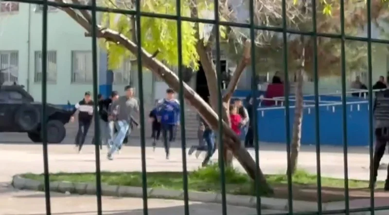 Lisede silahlı saldırı! Saldırganı yakalama çalışmaları sürüyor