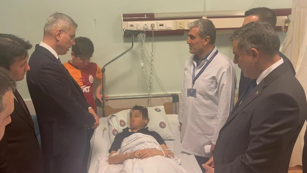 Bakanlar yaralı öğrencileri ziyaret etti