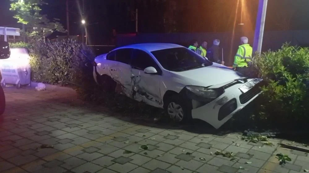 Feci kazada 2 araç pert oldu!