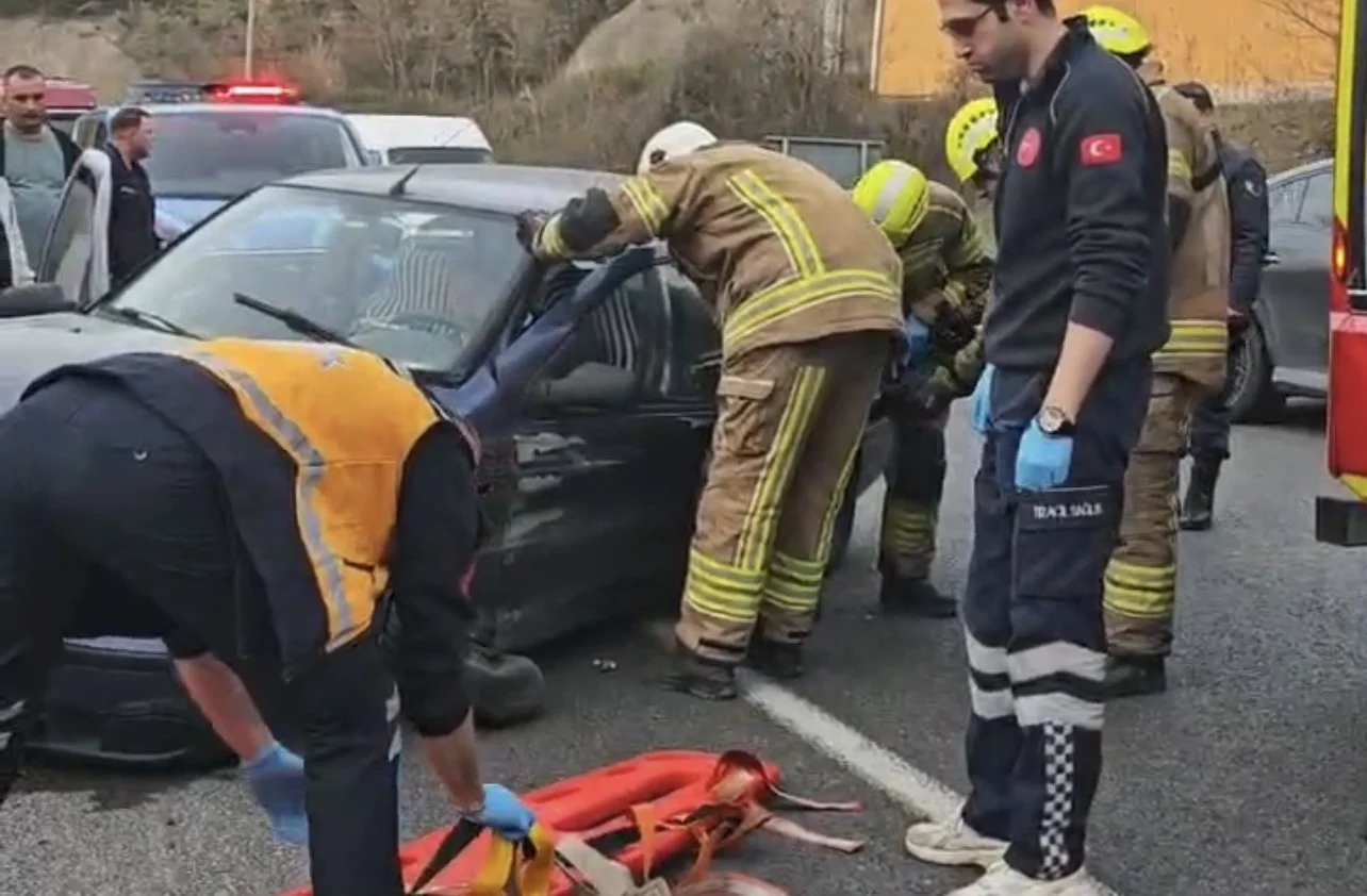 İnegöl’de can pazarı! Araçta sıkıştılar