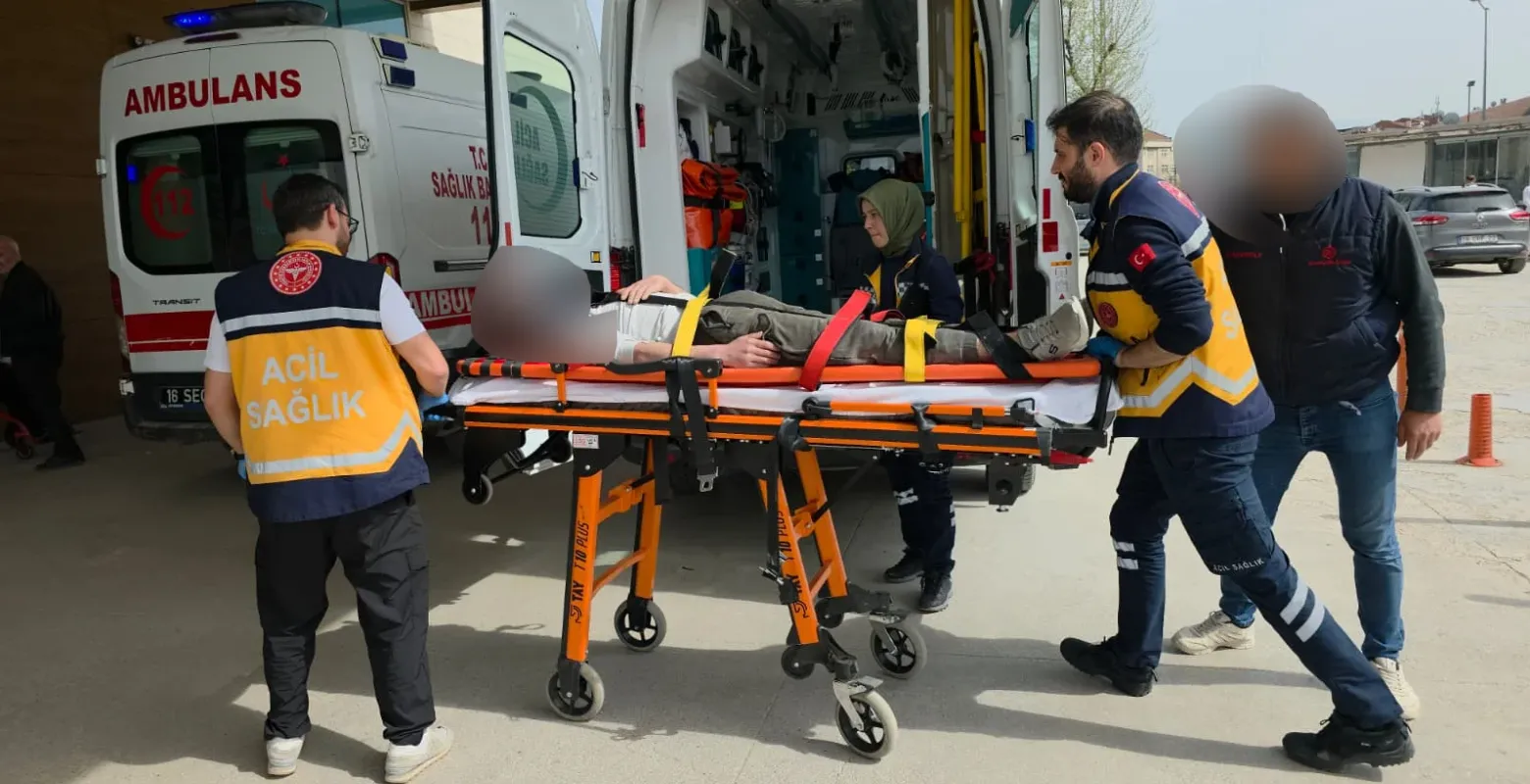 İnegöl'de işçinin üzerine ağaç devrildi!