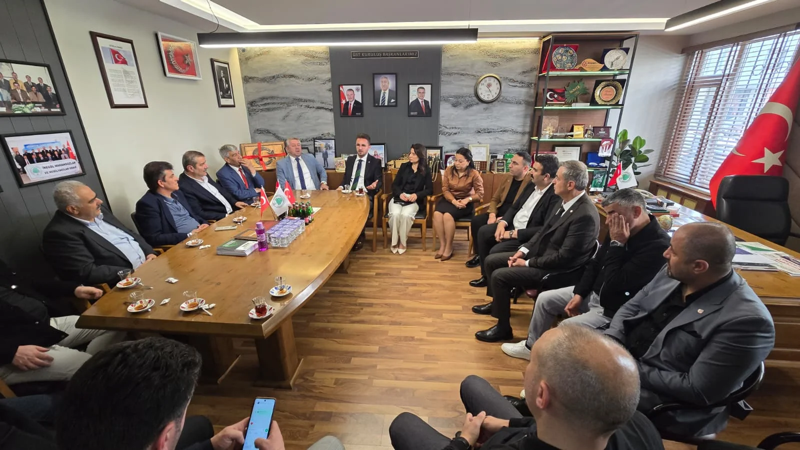 İnegöl ve Kayseri mobilyacıları arasında broşür krizi masada!