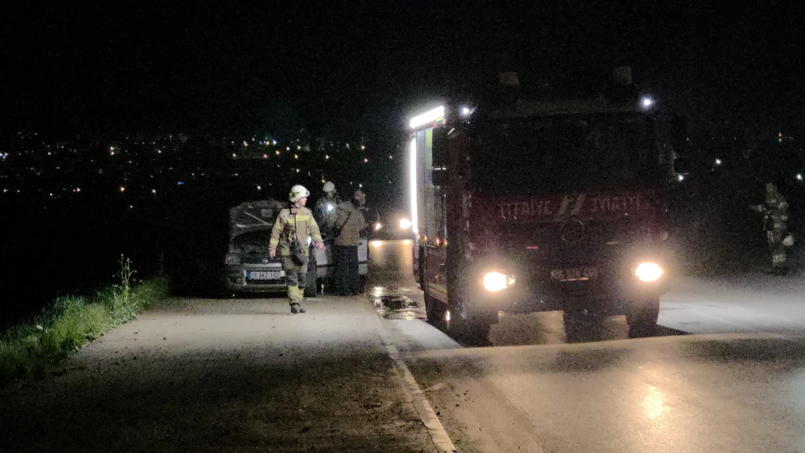 Akhisar Mahallesi'nde seyir halindeki otomobil yandı